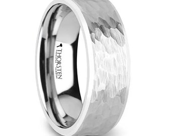 Weißer Wolfram Ring mit gehämmerten Finish und polierten Facetten - 8mm & 10mm