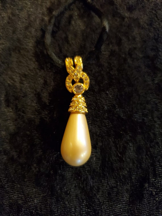 Joan Rivers Necklace with faux pearl and rhinesto… - image 2