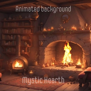 Może przedstawiać: Przytulny salon z kominkiem, dwoma fotelami i regałami pełnymi książek. W kominku pali się ogień, a na kominku stoją świece. Pokój jest urządzony w rustykalnym stylu. Na podłodze przed kominkiem widnieje napis "Mystic Hearth".