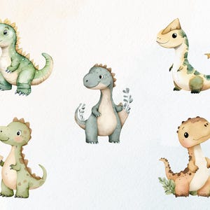 Op de afbeelding: Waterverfillustraties van vijf schattige dinosaurussen in verschillende poses. De dinosaurussen zijn in tinten groen, blauw en bruin, met vriendelijke uitdrukkingen. Elke dinosaurus heeft unieke kenmerken, zoals stekels, kammen en bladaccenten, tegen een witte achtergrond.