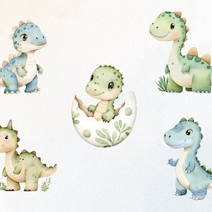 Op de afbeelding: Waterverfillustratie van vijf schattige babydinosaurussen in blauwe en groene tinten. E&eacute;n dinosaurus komt uit een ei, terwijl de anderen staan of zitten. De dinosaurussen hebben vriendelijke uitdrukkingen en zijn omgeven door zachte waterverfdetails.