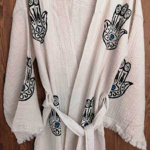 Kimono i 100 % bomullsmuslin, turkisk kaftan, litografisk kaftan med hamsamönster, gåva, handtryckt morgonrock och handdukar i träblock
