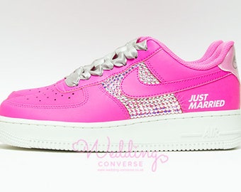 hot pink nike shoes