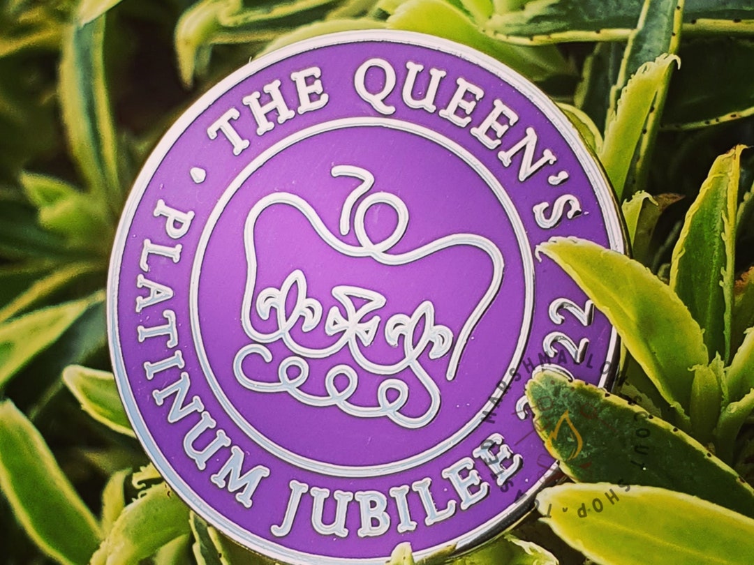 Queens Platinum Jubilee Enamel Pin Badge great for Scouts, Cubs