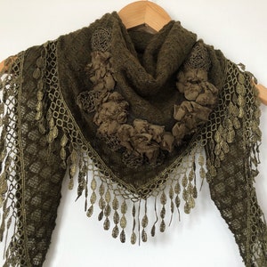 TRIANGLE Knitted Scarf with Flowers- Shawl with Fringe and Appliqué Flowers- Green