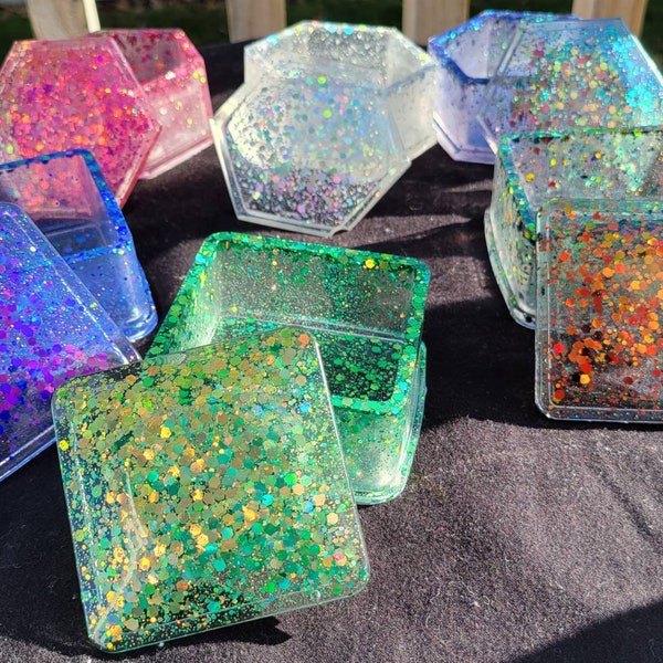 Color-shifting resin trinket/jewelry boxes