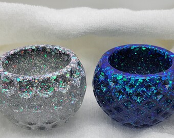 Resin color-shifting round tea light holder