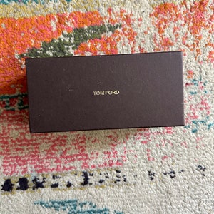 Caja decorativa óptica para decoración del hogar de Tom Ford, con sobre de Tom Ford