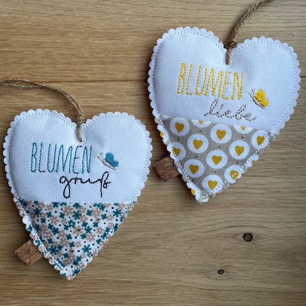 Stoffherzen 2er Set Dekoherzen mit Korklabel Frühlingsherzen Stoffcut Ostergeschenk Blumenliebe Blumengruß Kork