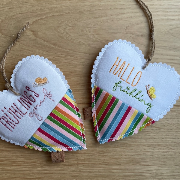 Stoffherzen 2er Set Dekoherzen mit Korklabel Frühlingsherzen Stoffcut Frühlingsdeko Frühlingsgruß Hallo Frühling Kork