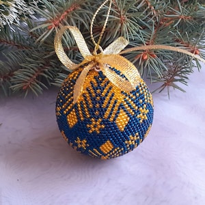 Weihnachtskugel Winter Motiv3, Tannenbaum, Tannenbaum, handgemachte Weihnachtsdekoration, Weihnachtsgeschenk, Weihnachtskugeln aus Perlen