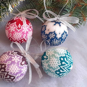 Christmas set of balls 1, Christmas Tree, Christmas Tree, Handmade Christmas Decoration, Christmas Gift, Christmas Balls Beaded, 4 ball set.
