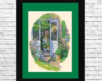Peut inclure: Une broderie au point de croix encadrée représentant un chat assis devant une porte blanche avec un chapeau de paille accroché. La porte est entourée de plantes vertes luxuriantes et de fleurs en pots.