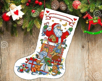 Könnte beinhalten: Ein weißer Weihnachtssocken mit einer roten und weißen Weihnachtsmannfigur, die einen Schornstein hinunterklettert. Der Socken ist mit Spielzeug gefüllt, darunter ein Schaukelpferd, ein Teddybär, ein Segelboot und ein Spielzeughaus. Der Socken hat oben ein Banner mit den Worten "Frohe Weihnachten".