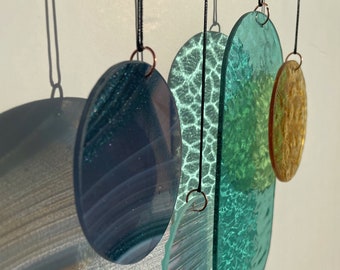 irisierend, türkis, gelb und lila Wandbehang im Art Deco Stil, Modern Glass Art Sonnenfänger Lichtspiel Glas, 30th birthday gift for women