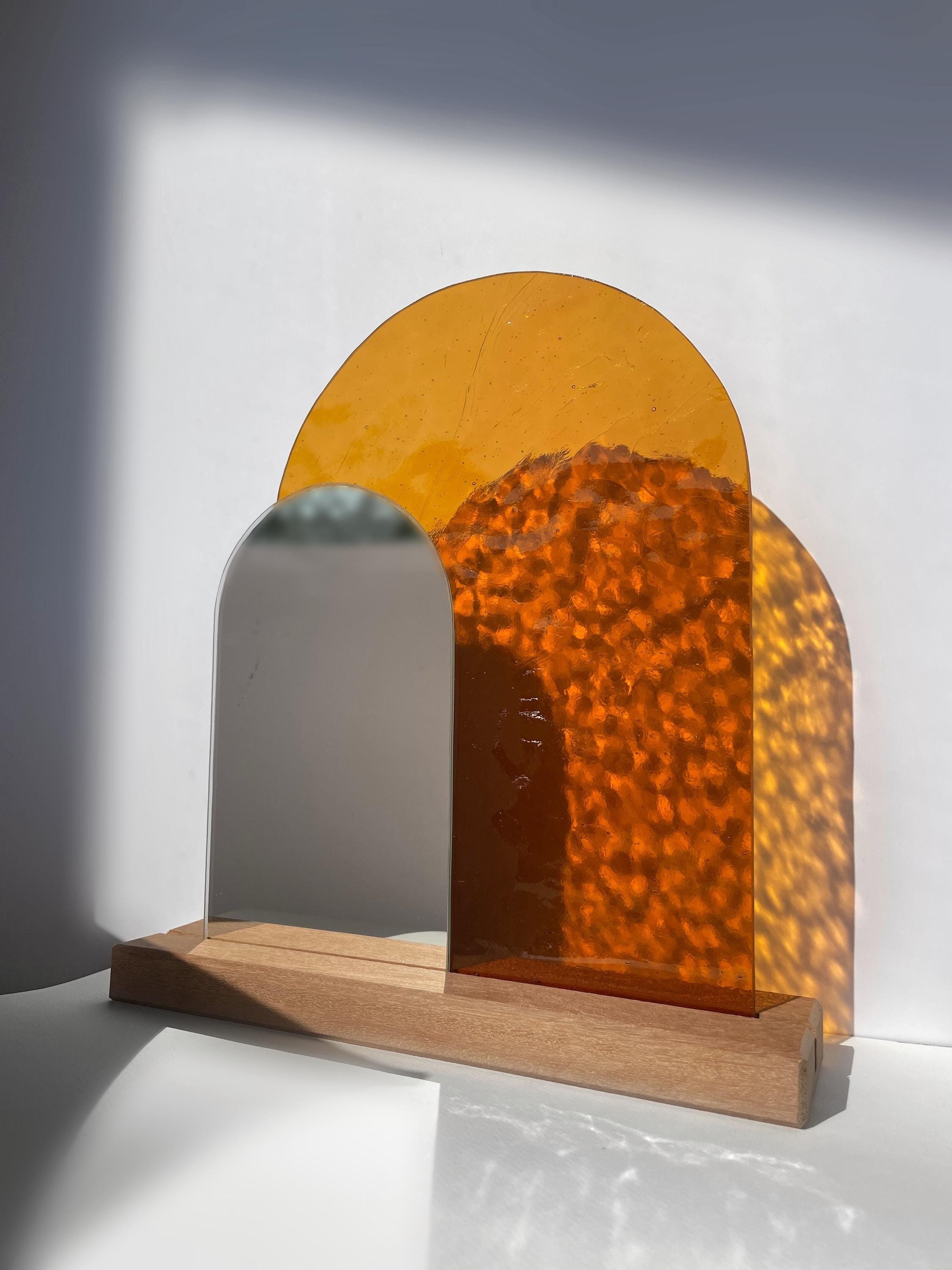 Miroir de table ovale avec verre cathédrale et support en bois - Design minimaliste