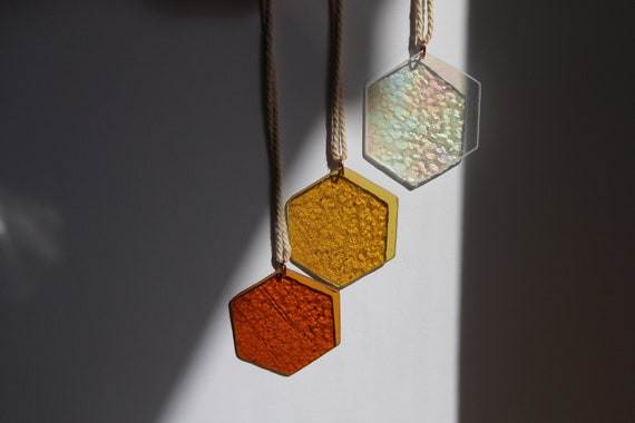 Honig Waben Sonnenfänger. balkon deko, Fensterdeko Frühling, Gartenschmuck ,honeycomb suncatcher, Fensterdeko Glas zum hängen, Wanddeko Glas