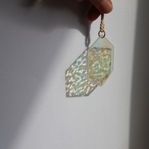 Honeycomb suncatcher. Balcony decoration, spring window decoration, garden decoration, honeycomb suncatcher, glass window decoration for hanging, glass wall decoration Schimmernd