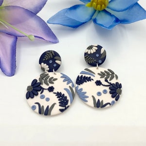 Navy blue and white earrings,floral earrings, polymer clay earrings,handmade jewelry, gift for her,bridal earrings, bridal gift