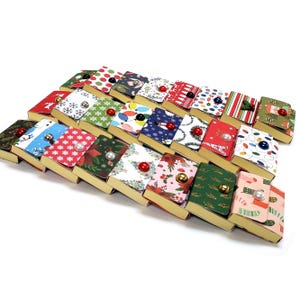 Christmas gift favors — Mini sticky notepads, Holiday gift box filler, Stocking stuffers, Small Christmas gifts for office coworkers.