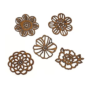 Flores cortadas con láser, troqueles de flores dimensionales, formas florales de cartón, adornos florales kraft, flores de técnica mixta - Juego de 3