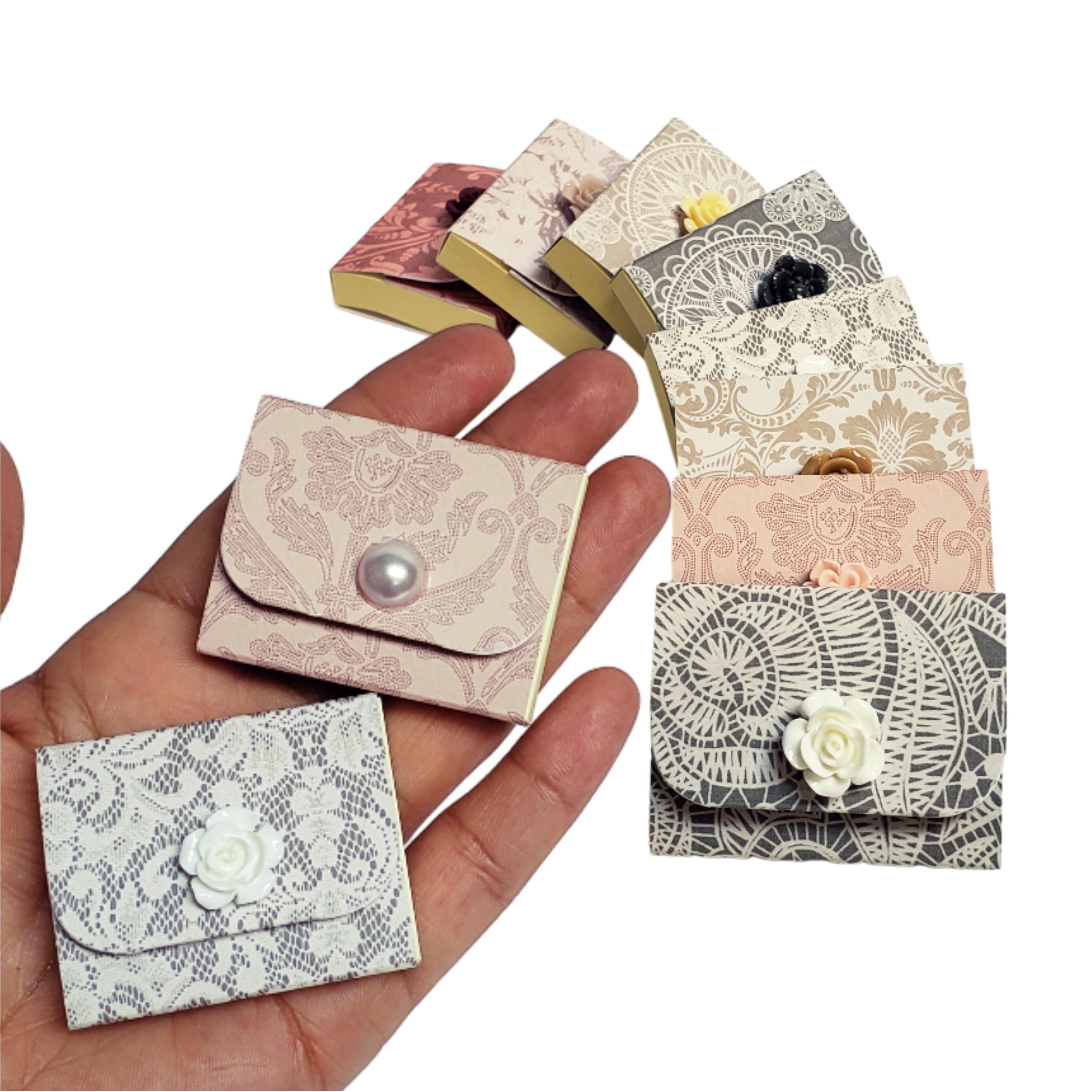 5 Beautiful Crochet Wedding Favors for Your Wedding Guests 2 Lace pattern wedding favors