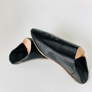 Babouche Marocain, Moroccan handmade leather slippers, leather slippers, Slippers, shoes, handmade shoes, leather shoes. image 10