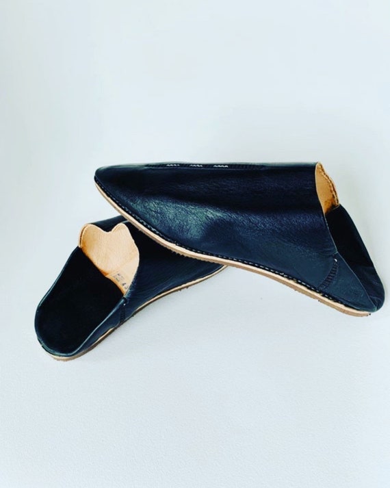 Babouche Marocain, Moroccan handmade leather slippers, leather slippers, Slippers, shoes, handmade shoes, leather shoes.