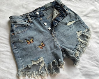 Thrifted short met hoge taille en geborduurde vlinders