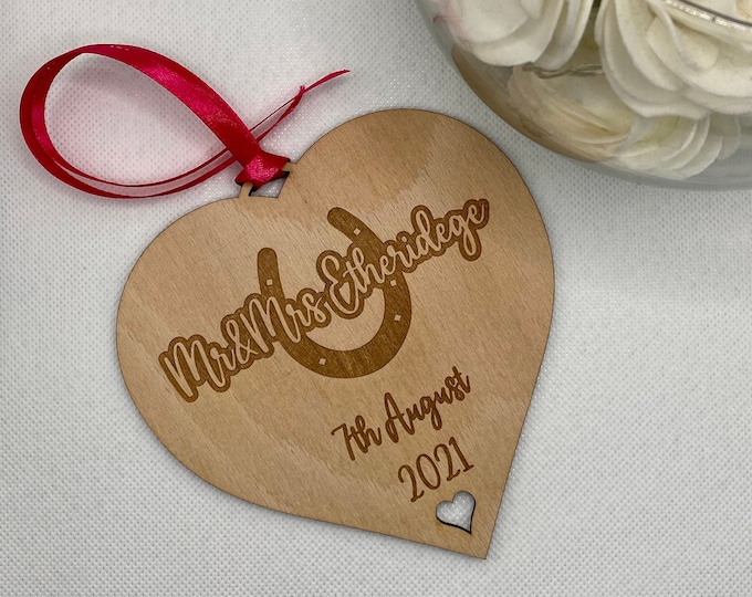 Personalised Engraved Wooden Heart Wedding Gift for Bride & Groom, Custom Wedding Gift, Engraved Wedding Horseshoe, Wooden Plaque Newly Wed