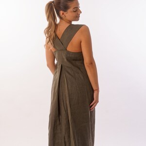 Vestido longo de linho: sem mangas estilo boho com costas cruzadas