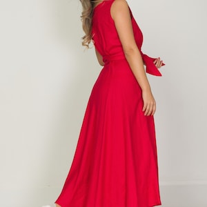 Sleeveless Linen Midi Dress: V-Neck Flare Skirt with Belt
