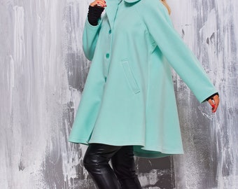 The autumn must-have coat with a round collar and lapel - modernity and comfort in one. Mint color - the perfect choice for a stylish look.