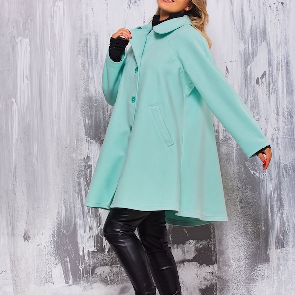 The autumn must-have coat with a round collar and lapel - modernity and comfort in one. Mint color - the perfect choice for a stylish look.