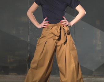 Pantalones palazzo 100% algodón, de talle alto con cinturón y pernera ancha, estilo boho resort.