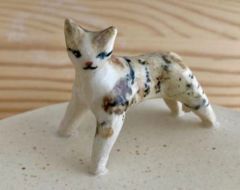 Personalized Ceramic Cats: Hand-Painted Custom Cat Figurines on Ceramic Ring Holder
