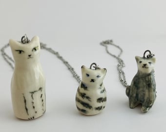 Collana con ciondolo a forma di gatto in porcellana dipinta a mano: ritratto personalizzato del tuo animale domestico
