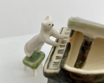 Handmade Ceramic Cat Pianist Figurine: Dollhouse Miniature