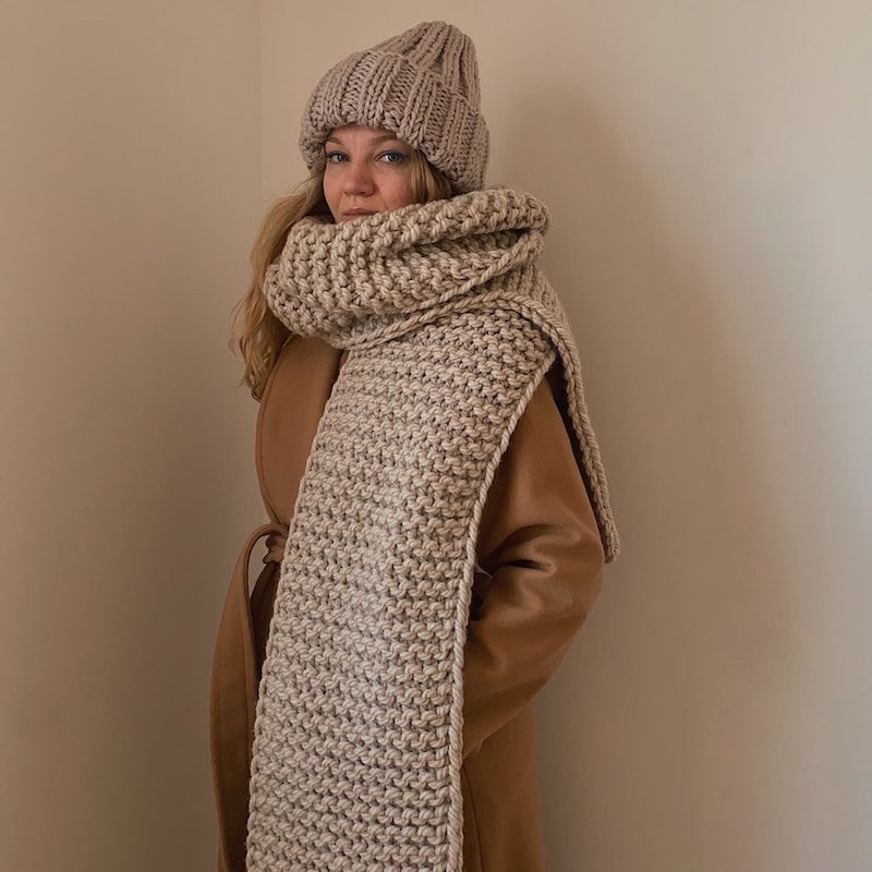 Oversized Knitted Scarf in Black - 3317705