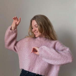 Women cropped pullover, spring pullover, hand knitted chunky cropped jumper, light pink crop top long sleeve sweater, fluffy alpaca jumper