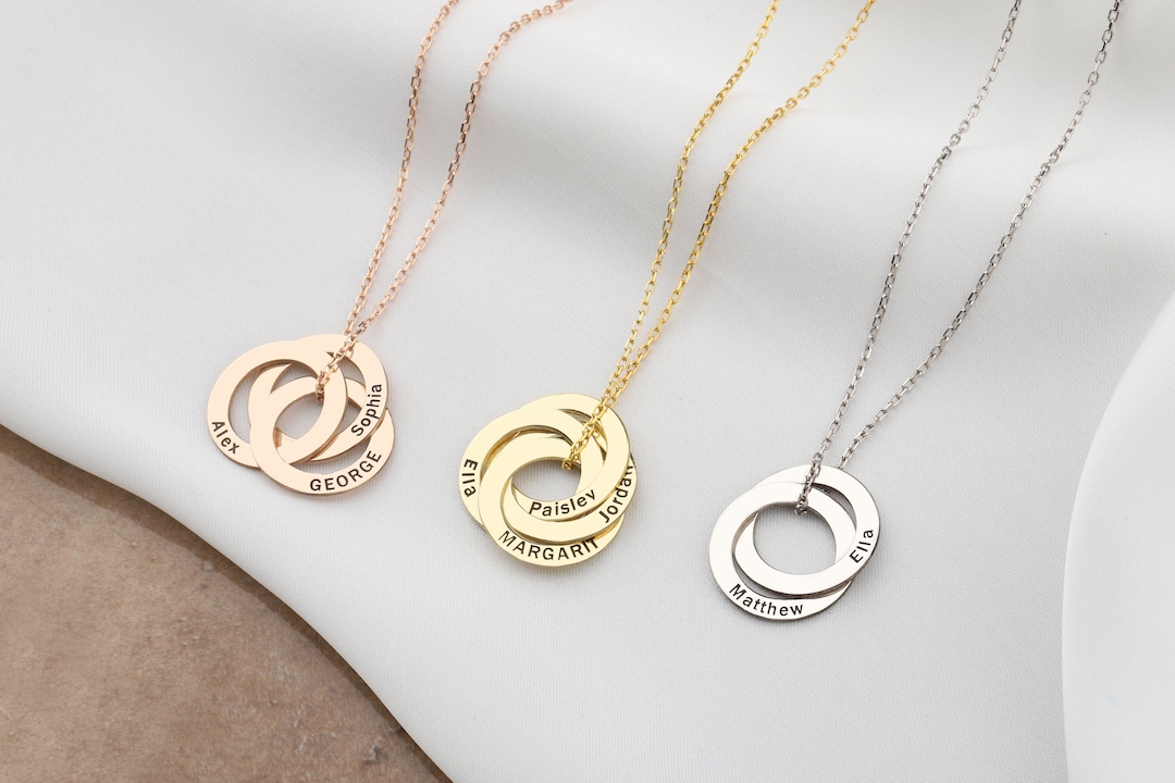 Personalized 14K Gold Family Circle Necklace - Engraved Name Pendant - Etsy