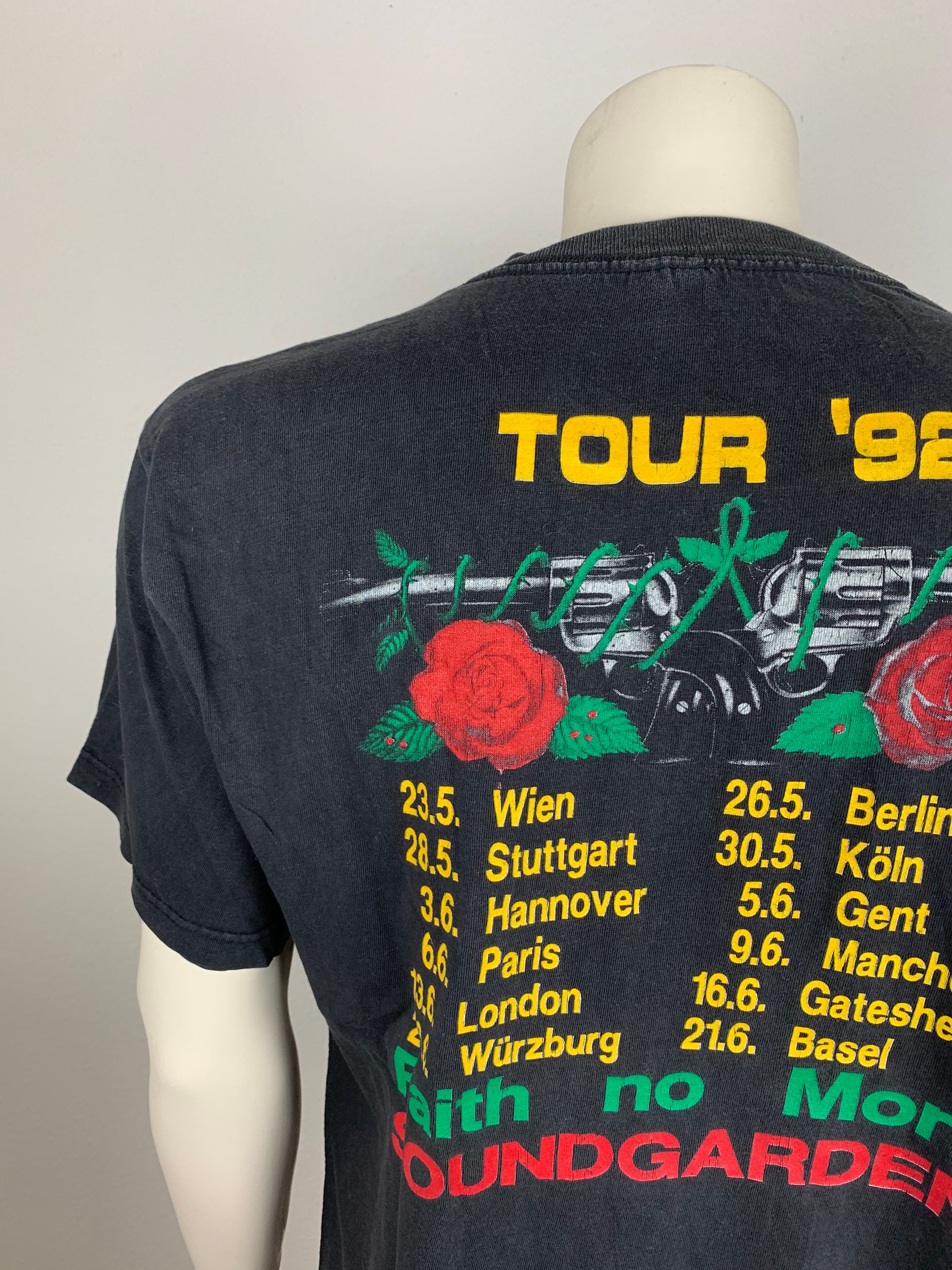 GUNS N ROSES 1992 T-shirt Vintage / Concert Tee / GNR / Axl