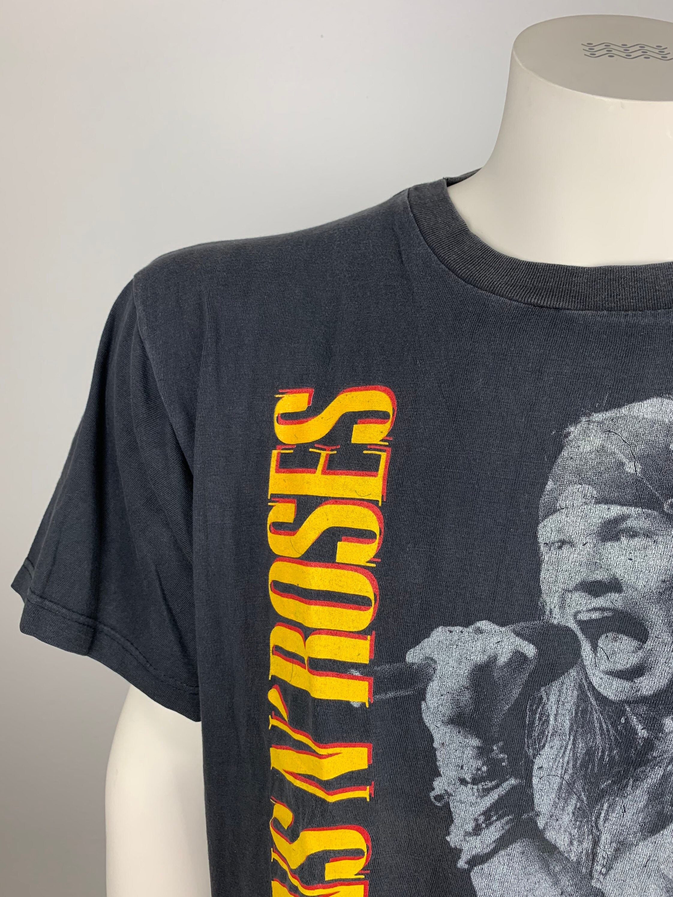 GUNS N ROSES 1992 T-shirt Vintage / Concert Tee / GNR / Axl Rose