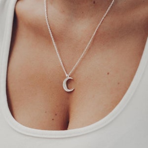 Dainty Moon Necklace Gold • Chain with Moon Pendant • Crescent Moon Necklace Gold • Minimalist Necklace • Moon Necklace 18K Gold Plated