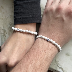 Partner bracelet for couples Personalized with initial letter Letter bracelet Bracelet with initial Friendship Pearl bracelet image 2