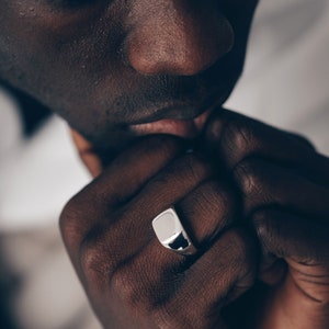 Anillo de sello cuadrado de plata 925 • Anillo de sello de plata para el meñique de hombre • Anillos para hombres • Anillo de sello curvo • Idea de regalo • Ajustable