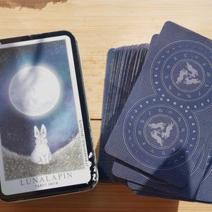 Baraja de Tarot Luna Conejo: Cartas de adivinación ilustradas con conejos, estilo caprichoso y adorable