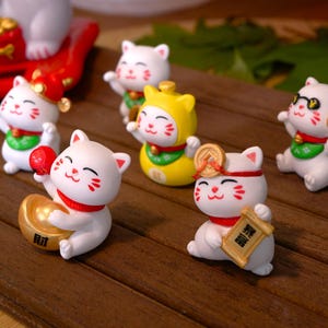 Mini chats porte-bonheur – Maneki Neko Japonais 3.2 cm – Figurines décoratives chance – Déco zen