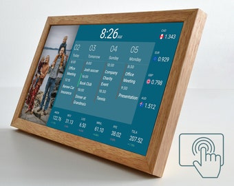 Digitaler Tischkalender 15.6 Zoll im Holzrahmen, Synchronisierung mit Google Kalender, Virtueller Assistent, Smart Display, Familienplaner