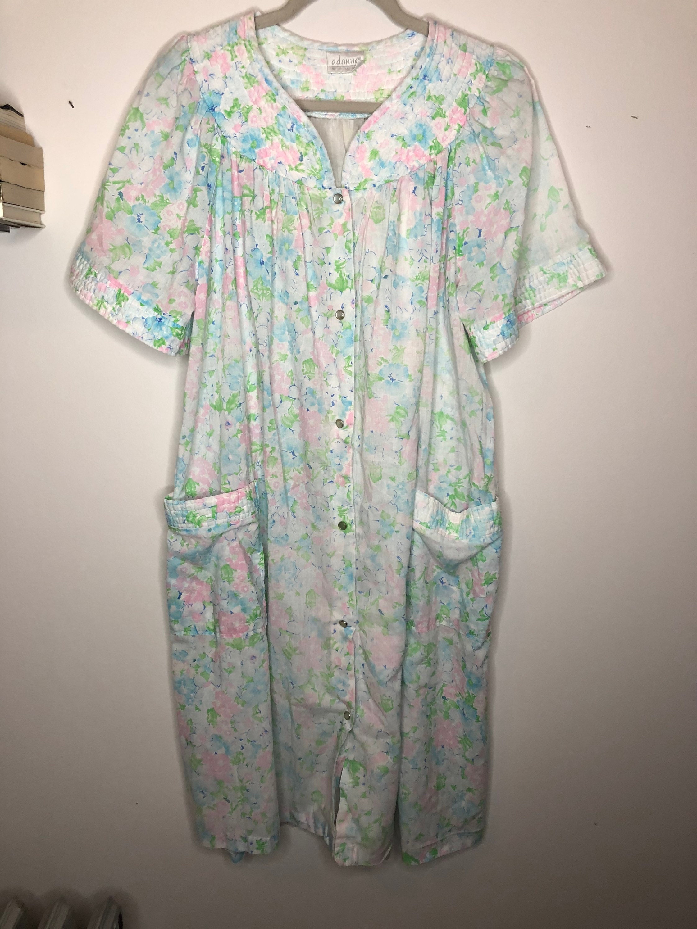 Vintage floral nightgown with pearl snaps down front. pink | Etsy
